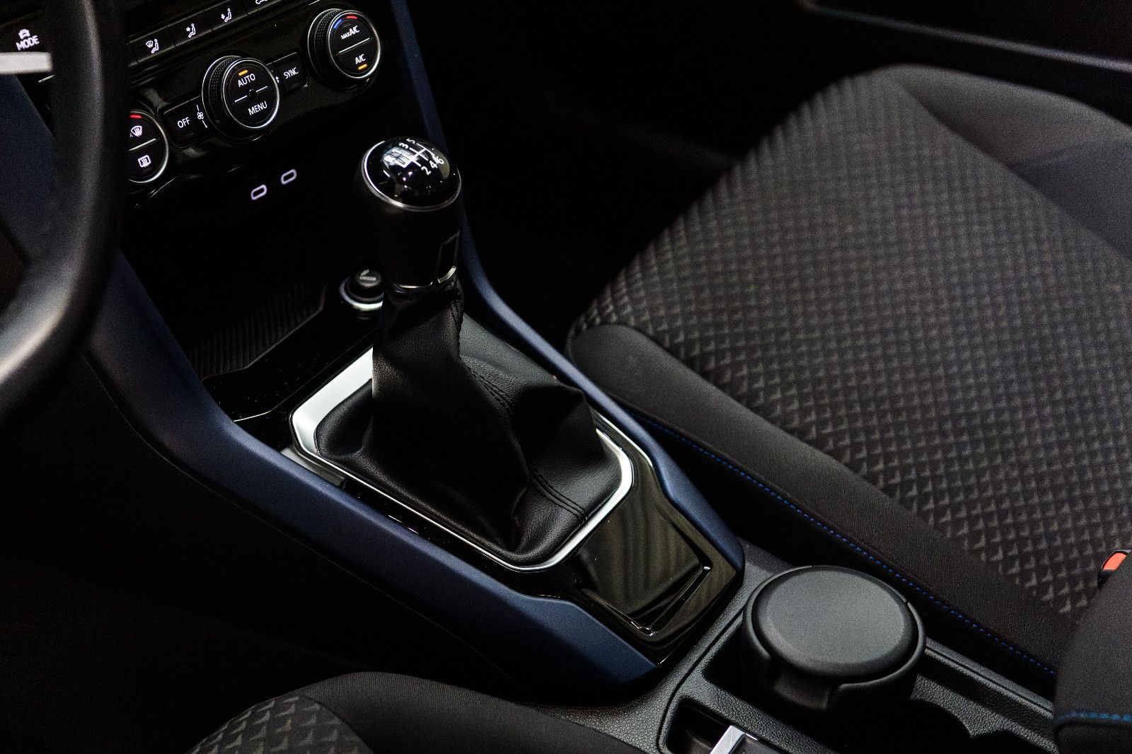 Fahrzeugabbildung Volkswagen T-Roc 1,5 United+LM+SH+PDC+Drive Mode+Digi Cockp