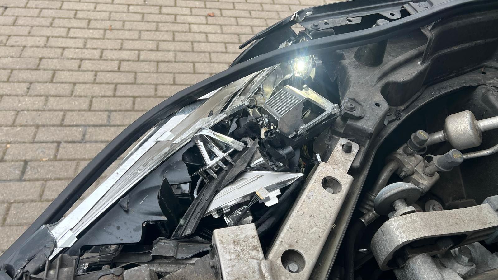 Fahrzeugabbildung Volvo XC90 Inscription AWD Frontschaden