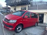 Volkswagen T6 Multivan - rote Volkswagen T6 Multivan