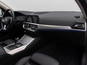 Fahrzeugabbildung BMW 320d xDLuxury Line DAB HiFi PDC Stop&Go Komfort