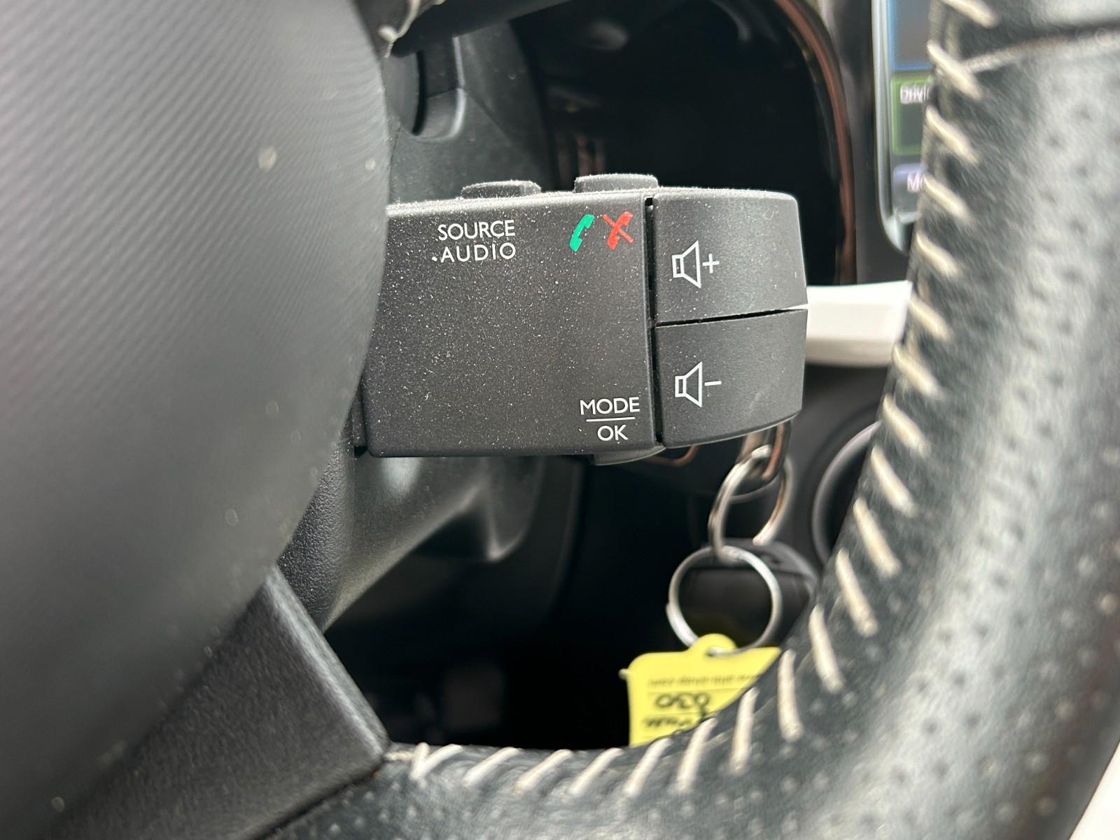 Renault Twingo Intens TCe 90 Klimaauto. Navi PDC Kamera