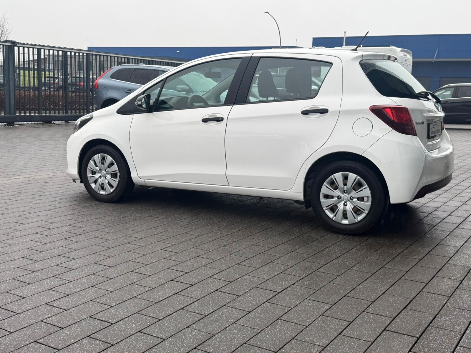 Fahrzeugabbildung Toyota Yaris Basis