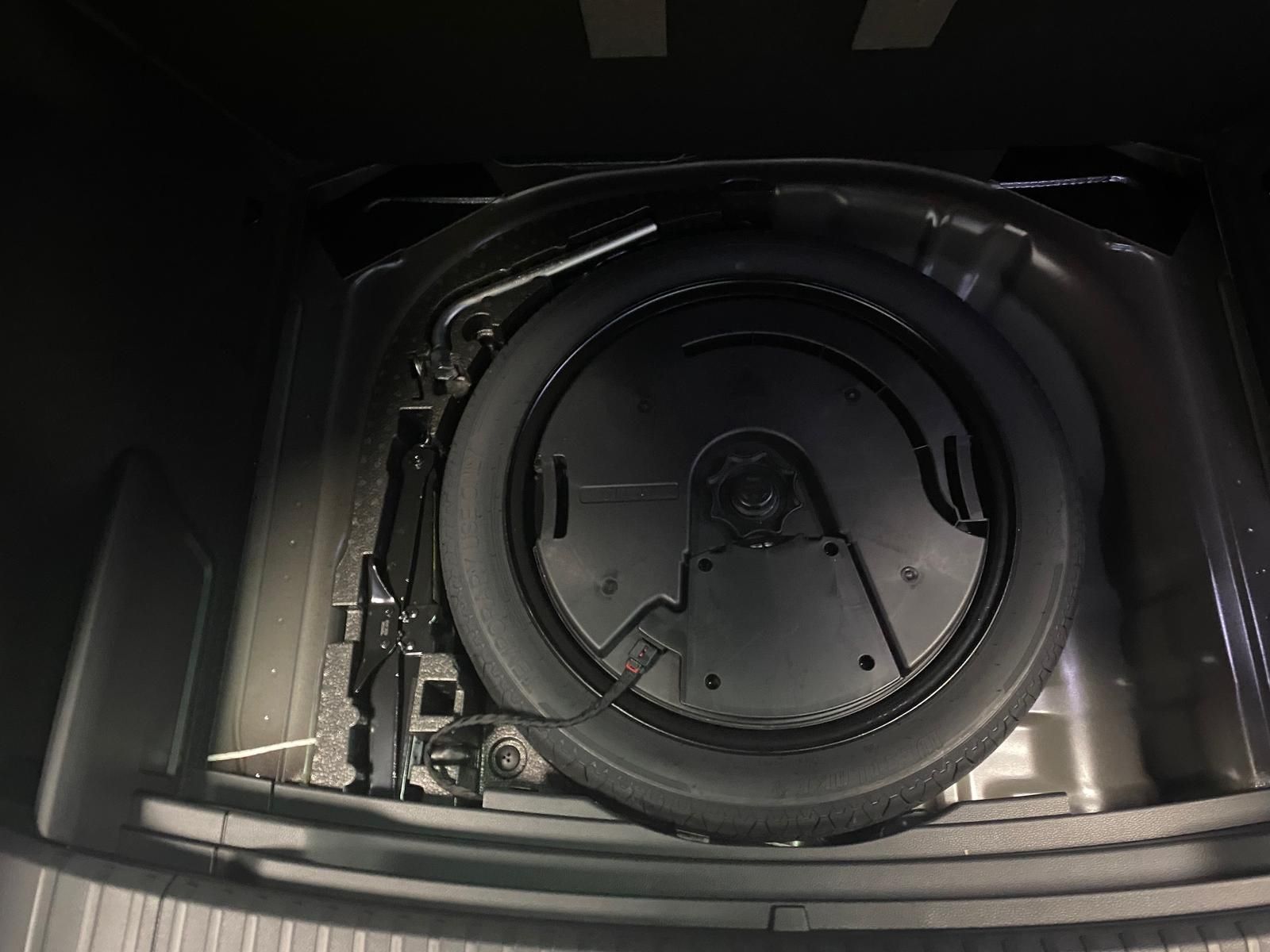 Fahrzeugabbildung SKODA Karoq 1.5 ACT SPORTLINE+5J GA+MATRIX+ACC+360+AHK