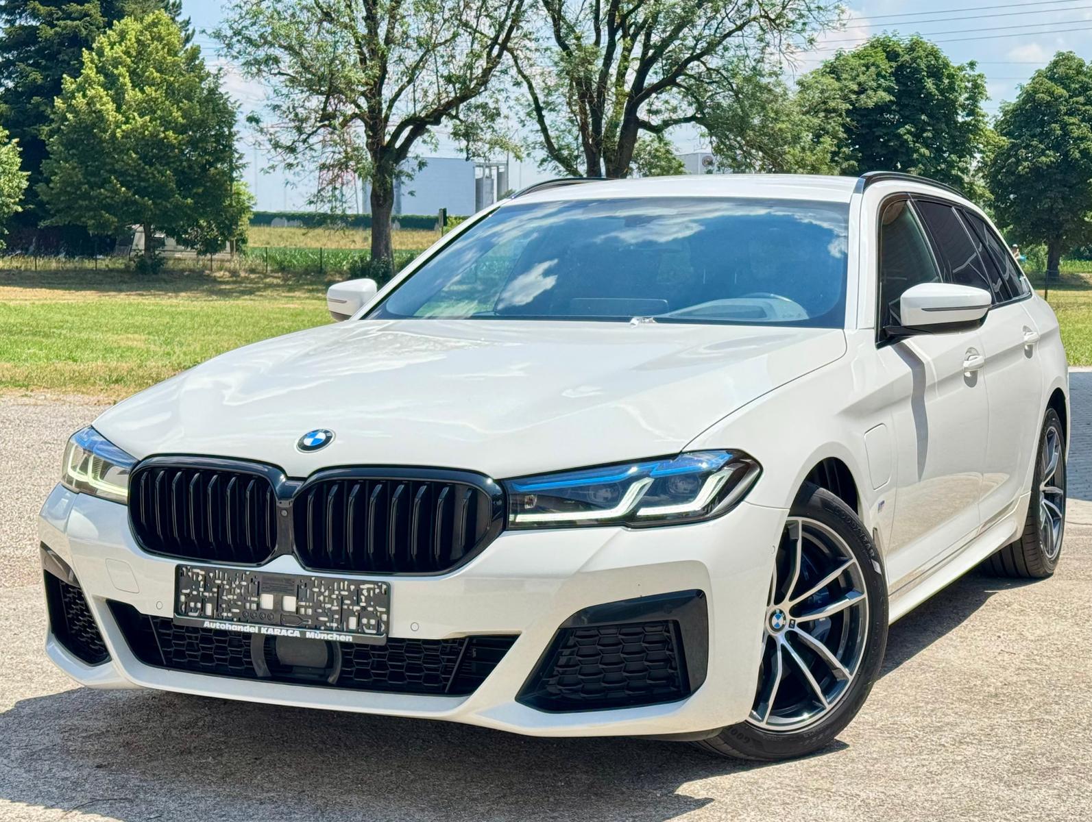 BMW 530e Touring Aut. M Sport RFK HeadUp AHK Driving