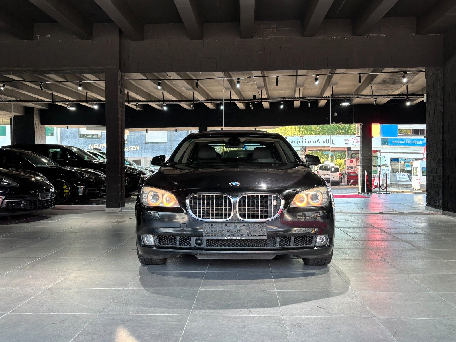 Fahrzeugabbildung BMW 760i L V12/MASSAGE/MEMORY/HUD/SCHIEBEDACH/KAMERA