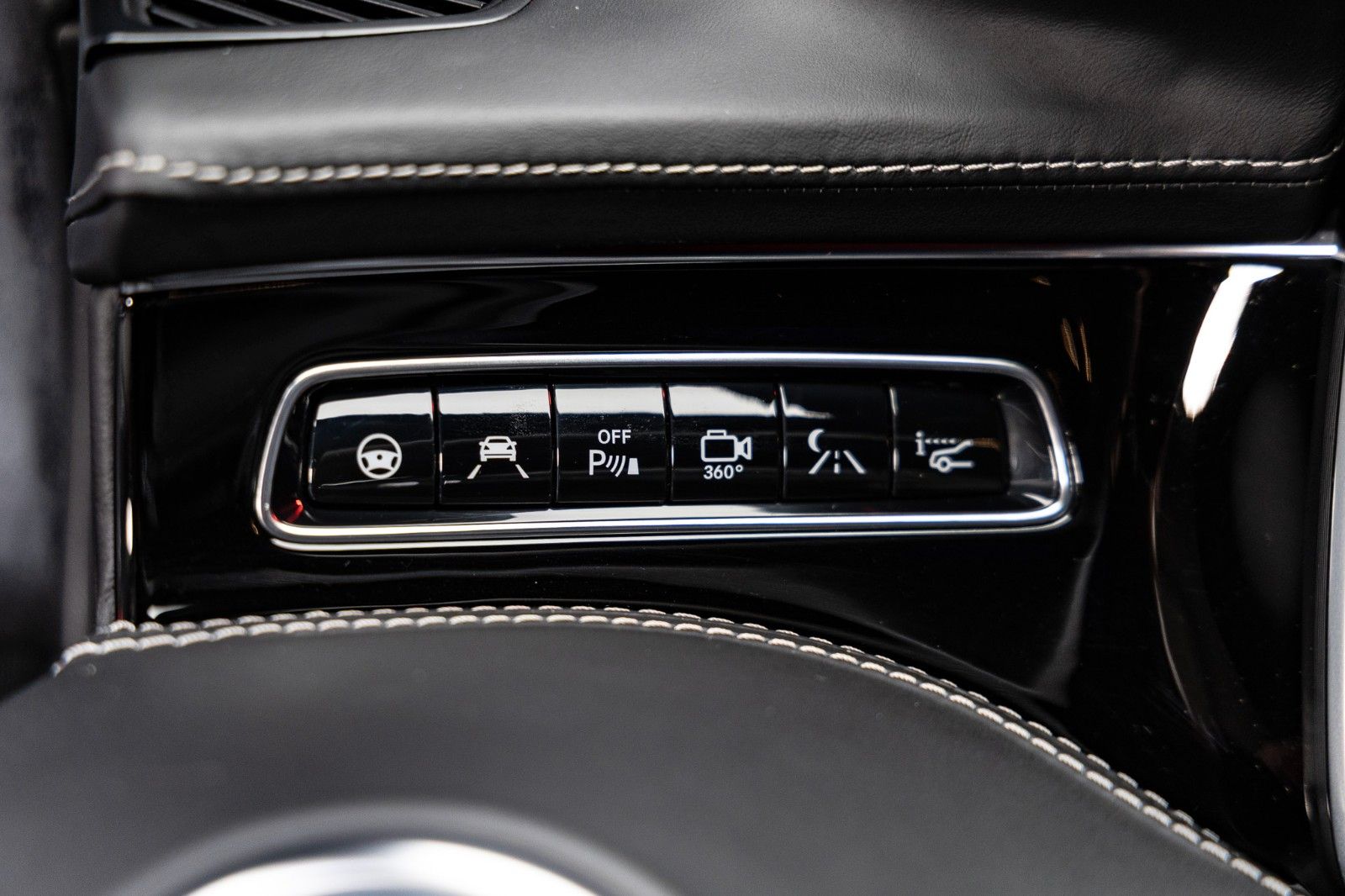 Fahrzeugabbildung Mercedes-Benz BRABUS 850 Coupé C217 + 850 PS + 15.255 km