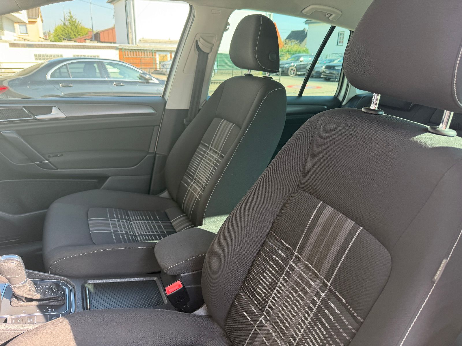 Fahrzeugabbildung Volkswagen Golf Sportsvan VII Lounge /AUTOMATIK/ACC/SHZ/