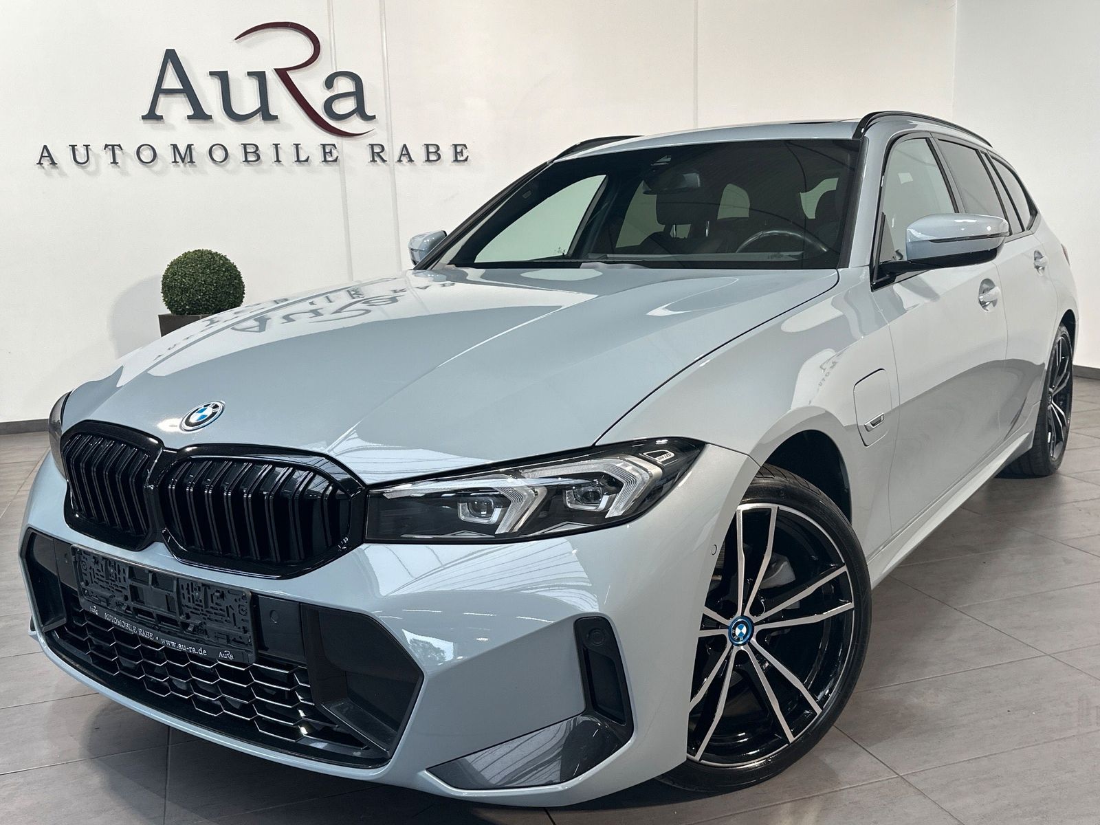 BMW 330 e Touring M-Sport NAV+LED+PANO+AHK+19ZOLL