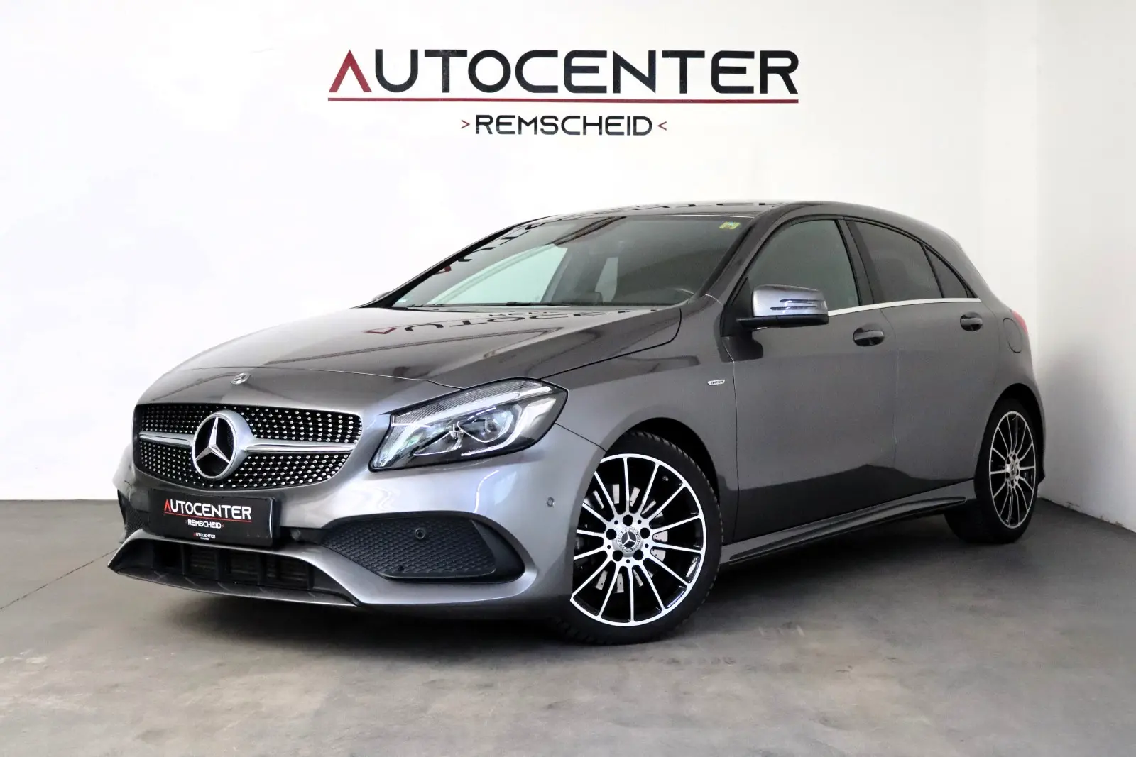 Mercedes-Benz A220 4Matic AMG Peak-Edition Kamera Navi LED