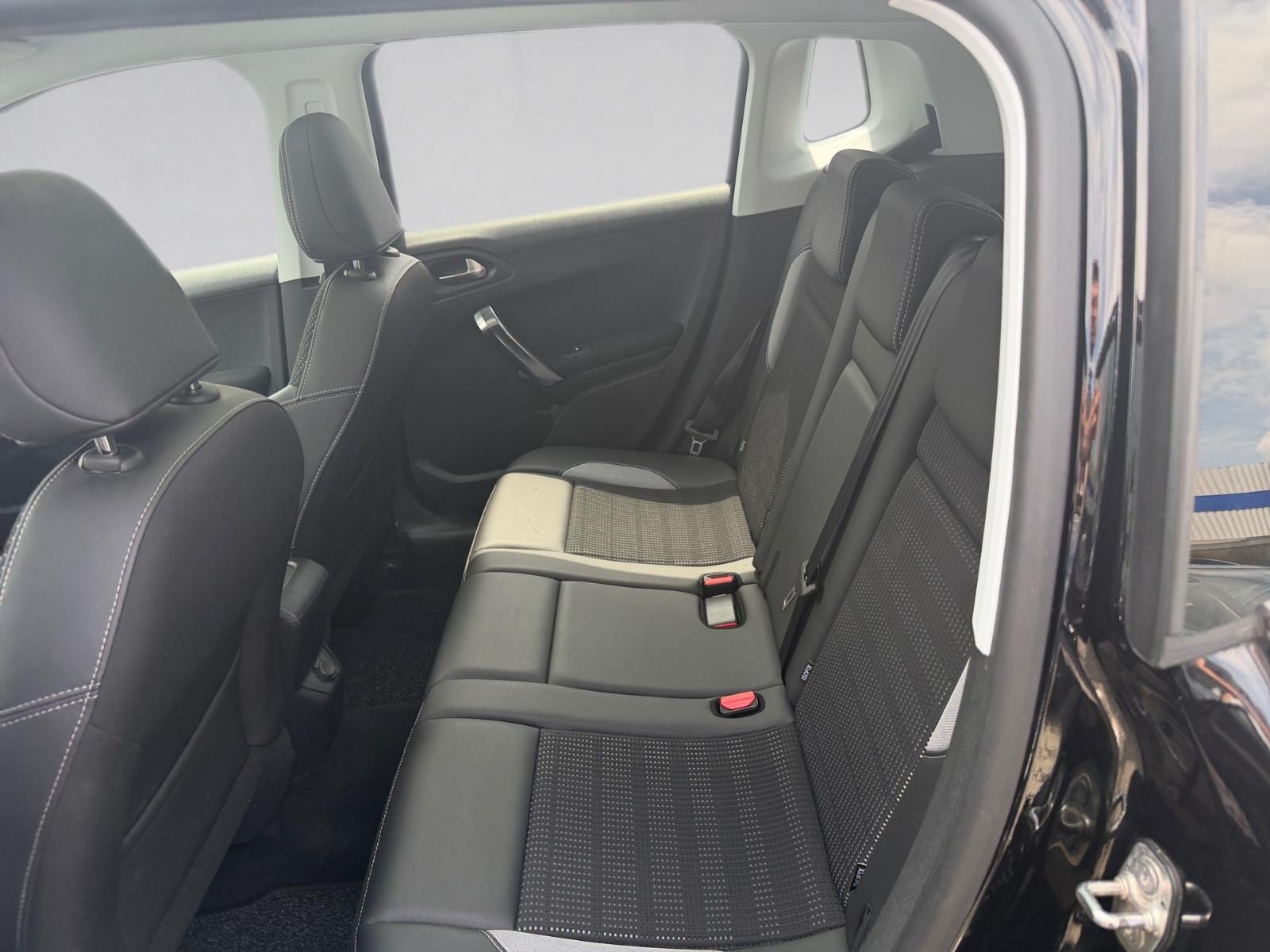 Peugeot 2008 Allure*Pano*Navi*Touch*Klimaauto.*