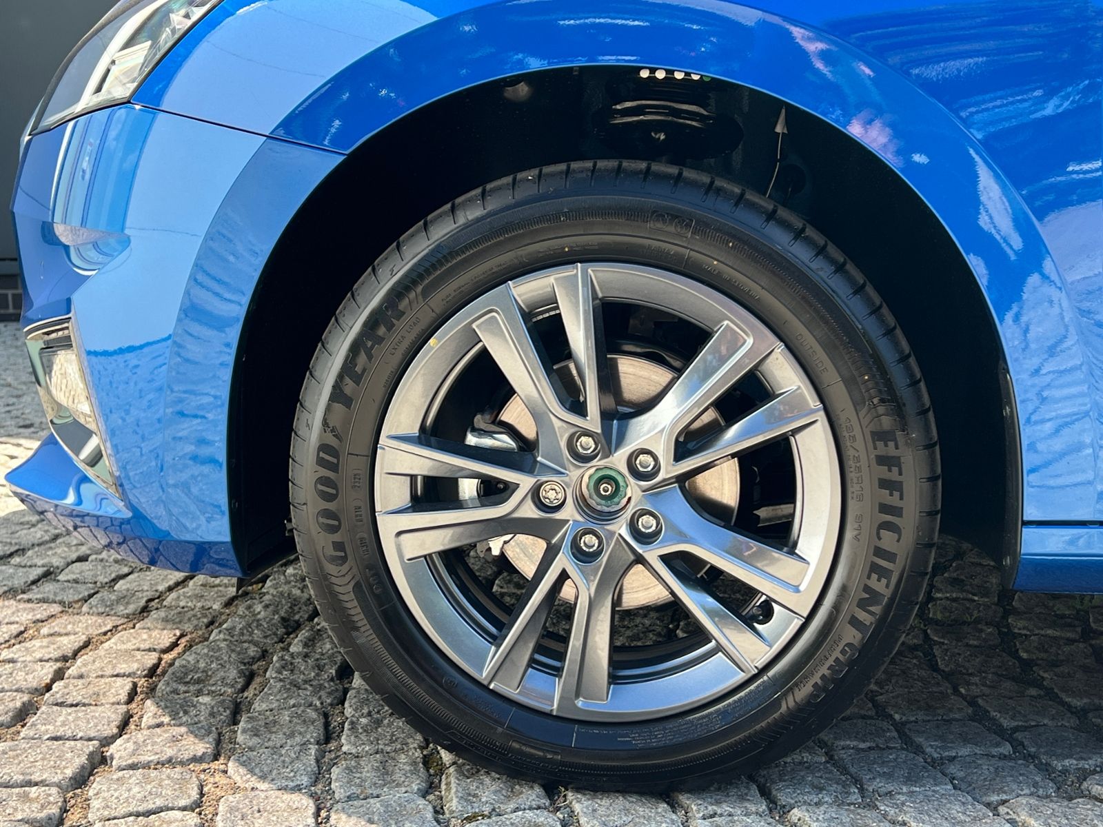 Fahrzeugabbildung SKODA Fabia Tour 1.0 TSI *Winter-Paket,KESSY,Einparkhi