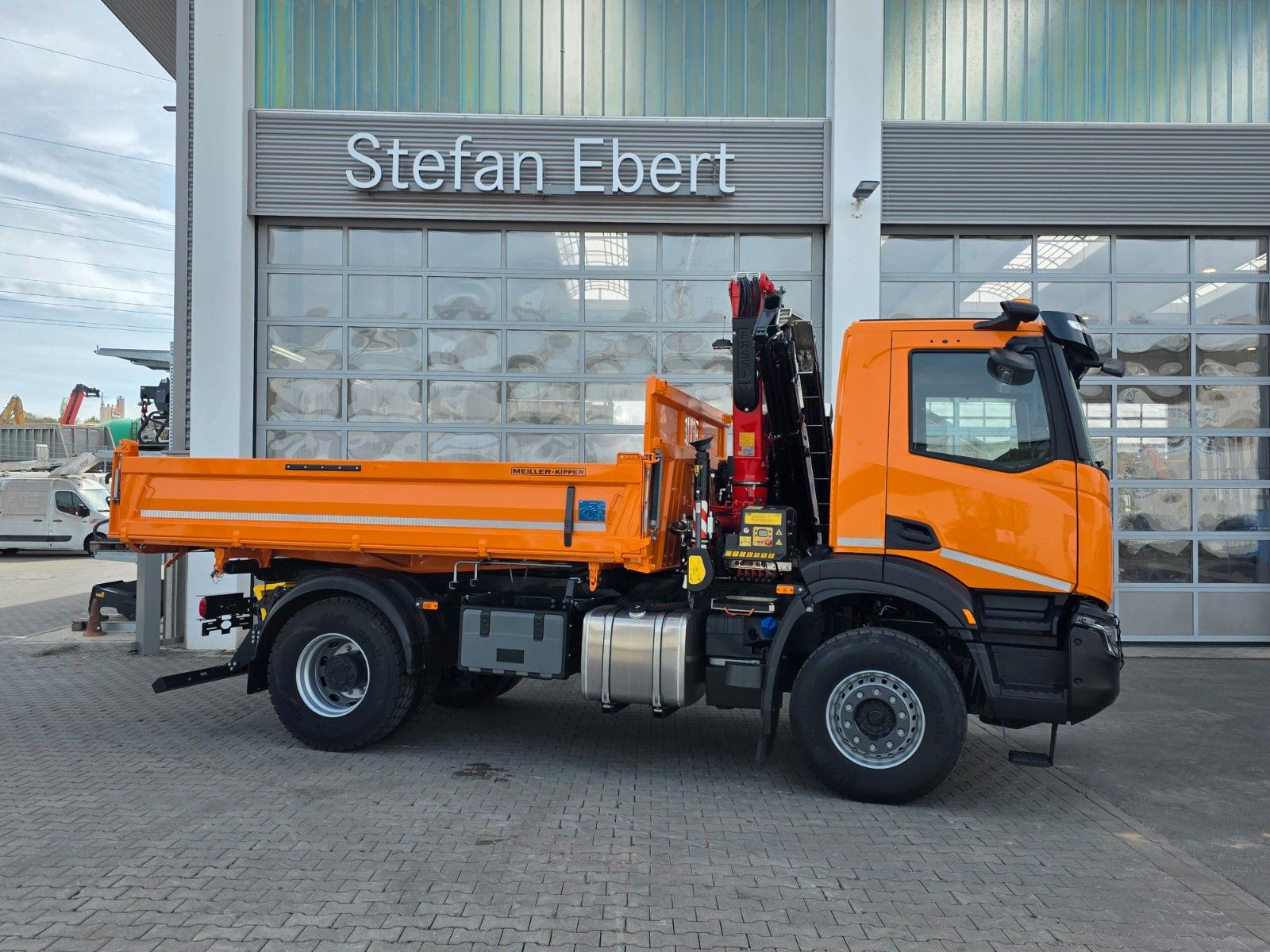 Fahrzeugabbildung Iveco X-Way AD190X54/P Fassi F125AC.1.24 Funk AHK