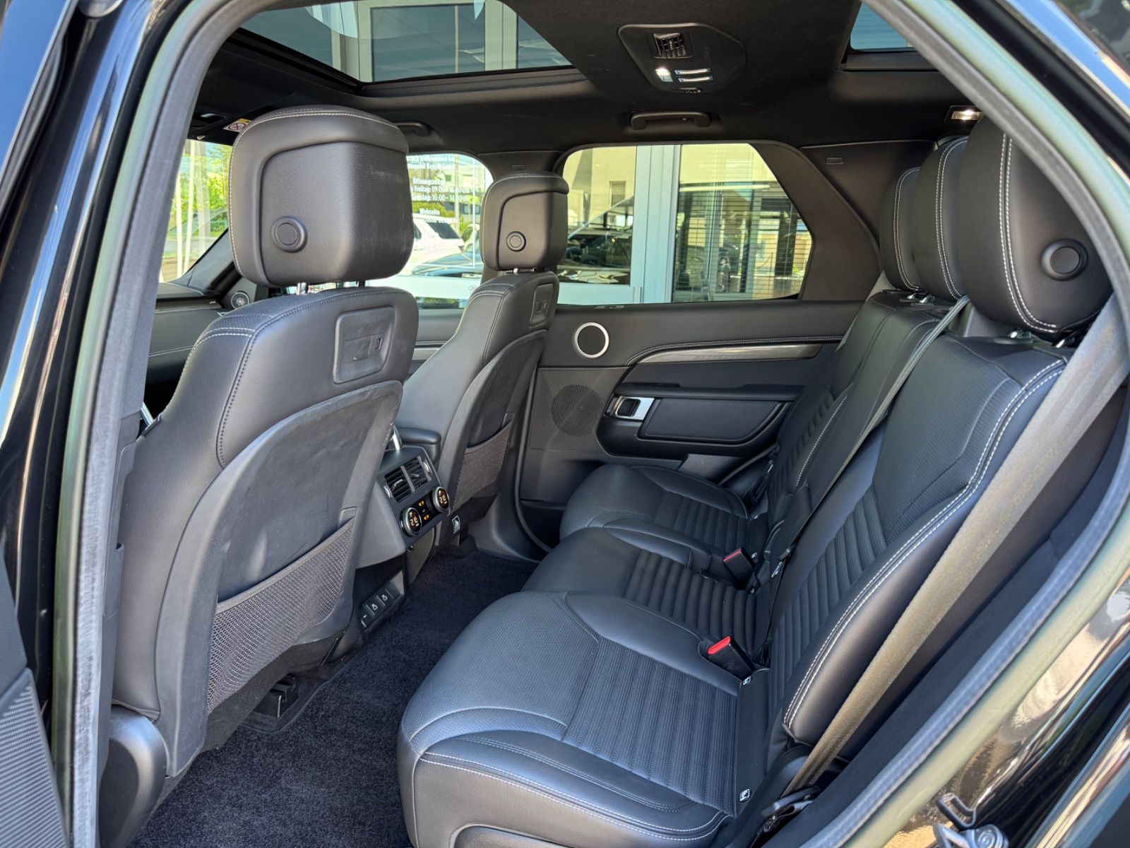 Fahrzeugabbildung Land Rover Discovery  R-Dynamic AWD/7-SITZER/360'°Cam/AHK