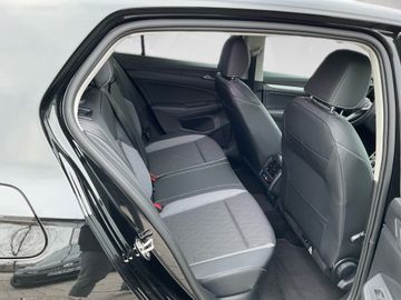 Volkswagen Golf - 10