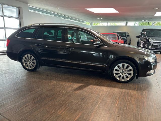 Fahrzeugabbildung Skoda Superb Combi Laurin & Klement*PANO*STANDHZG.*1.H