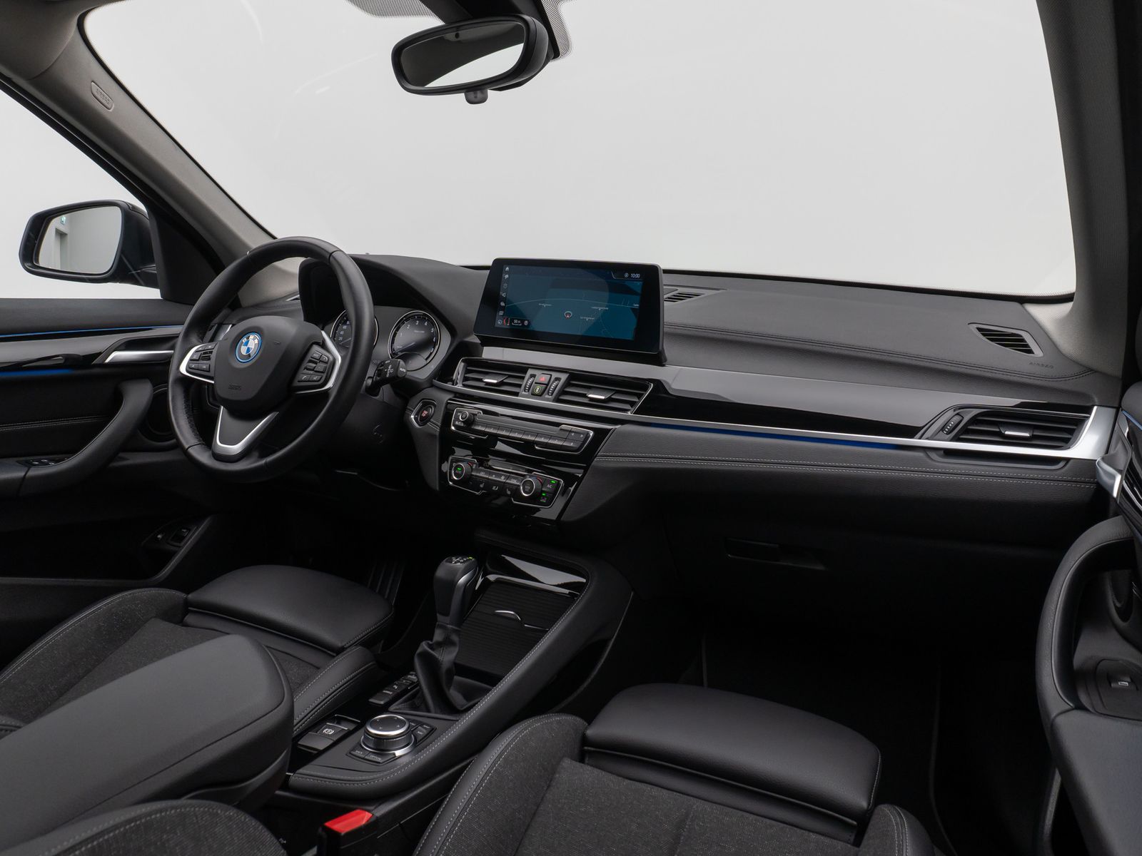 Fahrzeugabbildung BMW X1 xD25e Sport Line Kamera HUD DAB HiFi Komfort