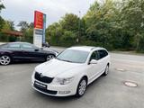 Skoda Superb Combi  2.0 TDI DSG Elegance NAVI XENON - Skoda Superb mit Diesel-Antrieb: Elegance