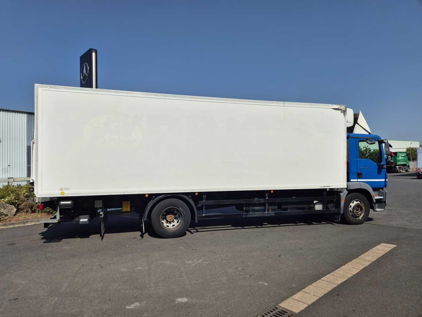 Fahrzeugabbildung MAN TGM 18.290 4x2 LL Carrier Supra 950Mt LBW