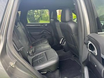 Porsche Cayenne - 12