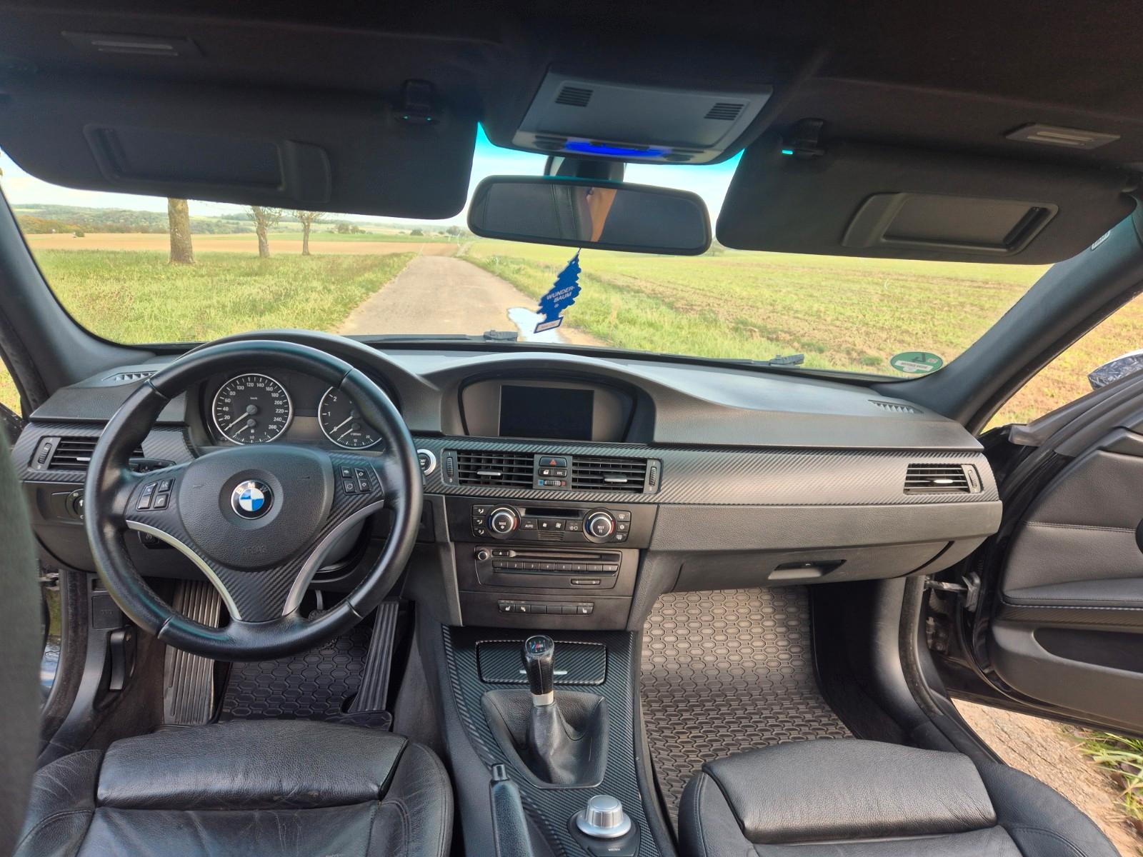 BMW 318i -E90 Xenon Navi Klima Tüv 11.2027