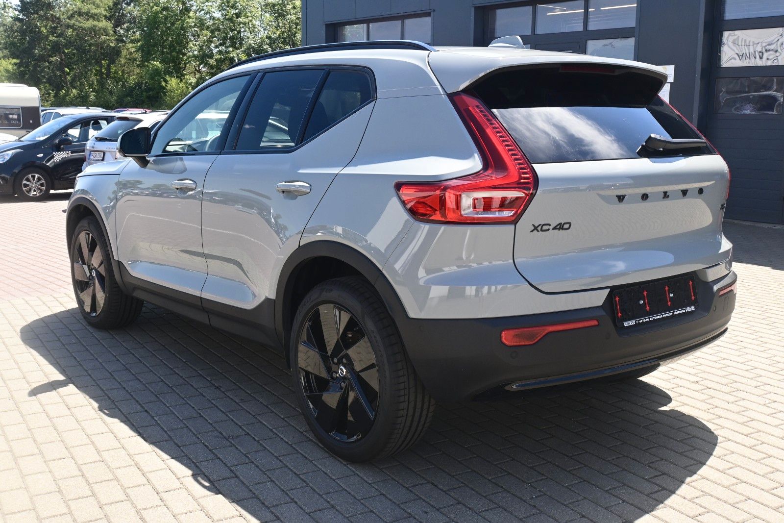 Fahrzeugabbildung Volvo XC40 B3 DKG Plus Black Edition*STDHZG*360°*ACC*