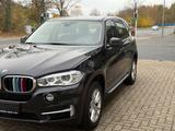 BMW X5 Baureihe X5 xDrive30d HED-UP/NAVI/SPORT PAKET - mit Diesel-Antrieb: Ambiente-Beleuchtung, Geländewagen