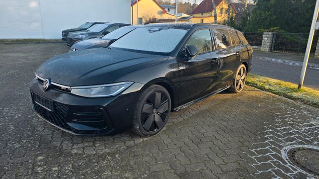 Volkswagen Passat Variant TDI 142 kW 4Motion R-Line Black S