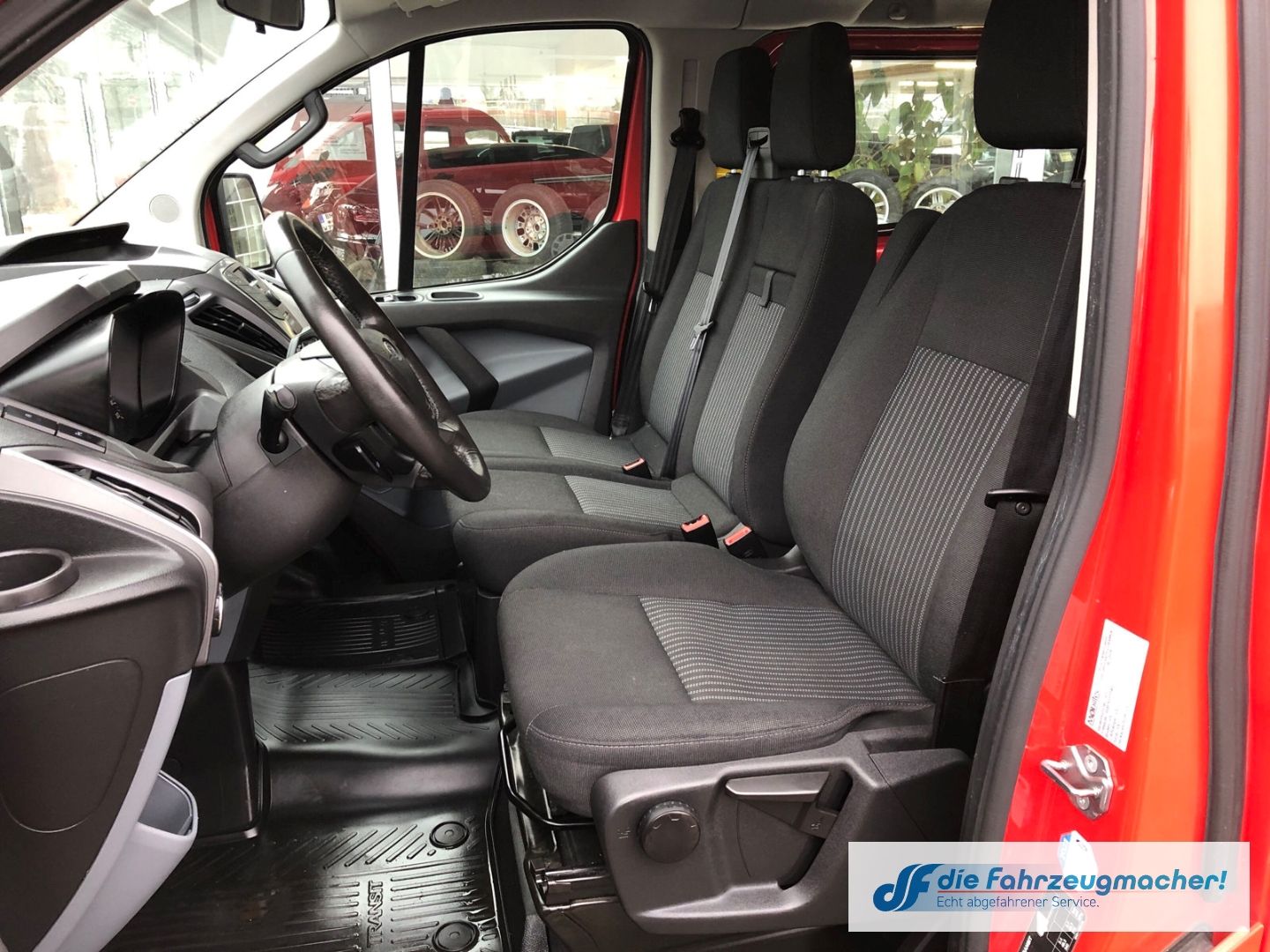 Fahrzeugabbildung Ford Transit Custom Kombi 310 L1 Trend 2.0 TDCi *2325