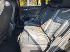 VW Tiguan R-Line 2.0 TDI 193PS 4Motion #AHK #PANO VW Tiguan R-Line 2.0 TDI 193PS 4Motion #AHK #PANO