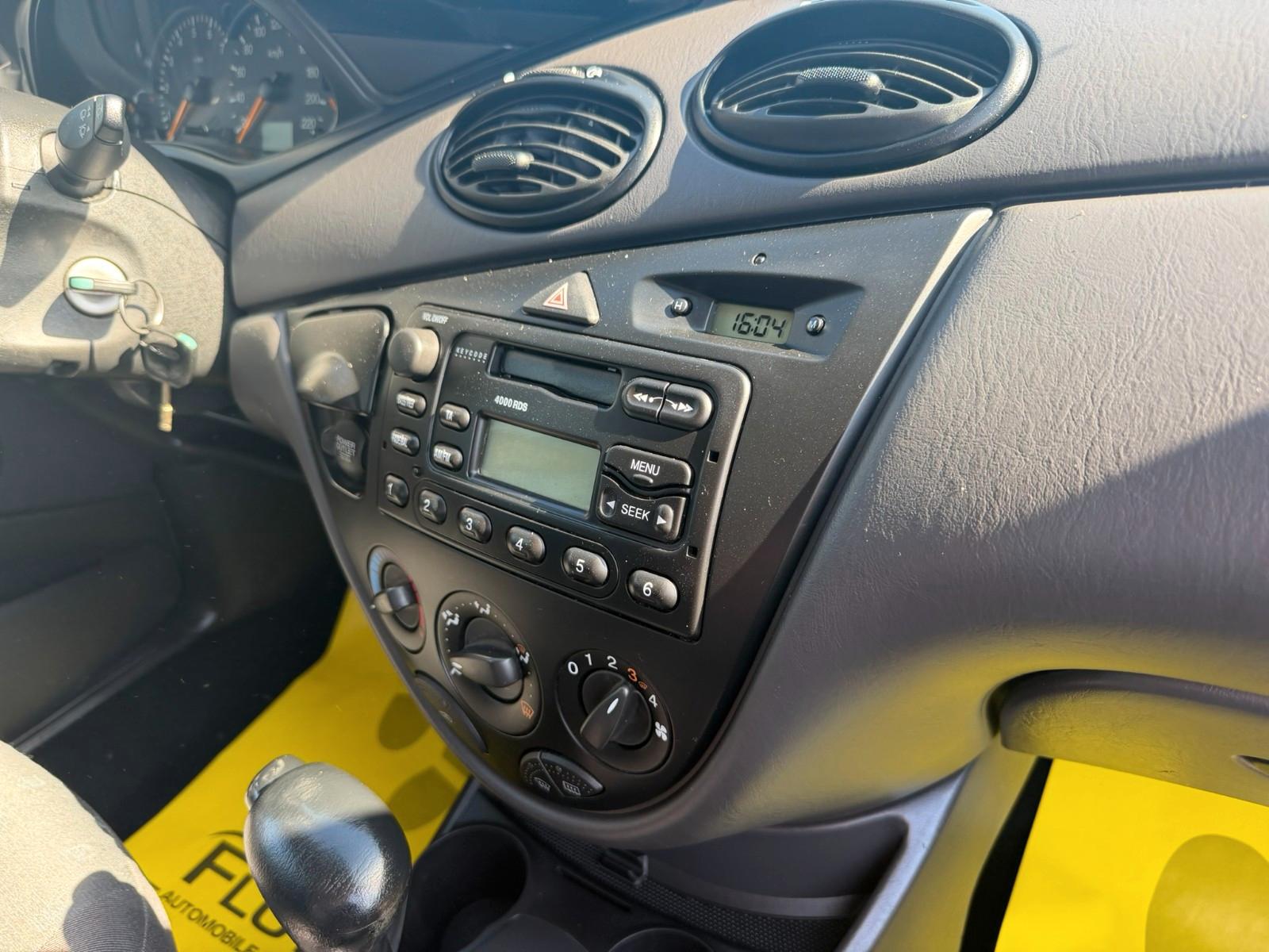 Ford Focus 2004 — photo 13