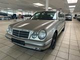 Mercedes-Benz E 230 CLASSIC/AUTOM./SCHIEBED./RADIO/GEPFLEGT - Mercedes-Benz E 230 Gebrauchtwagen