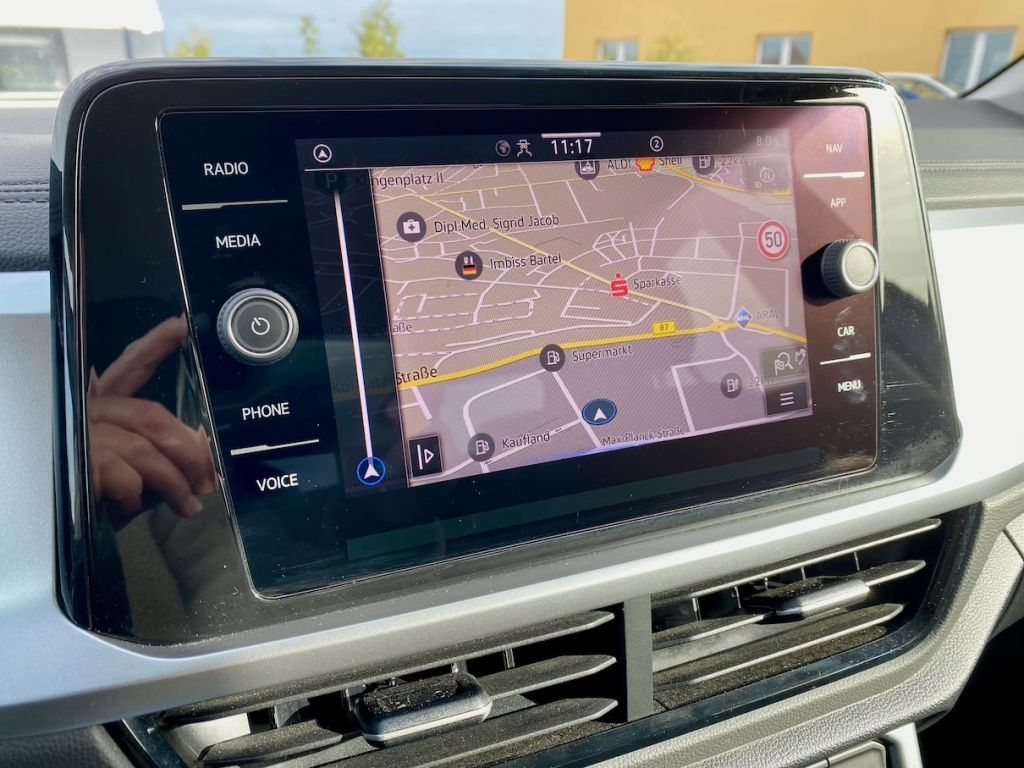 Fahrzeugabbildung Volkswagen T-Roc 1.0 AAC KLIMAAUT SHZ NAVI CARPLAY GJR
