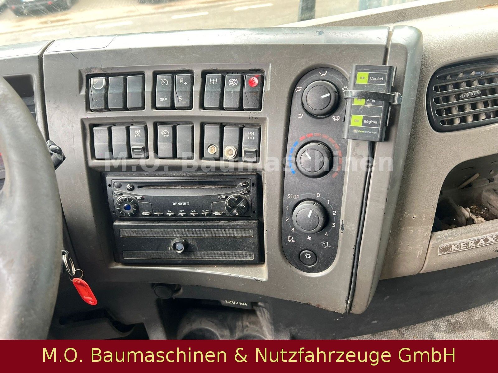 Fahrzeugabbildung Renault Kerax 450.32 / 8x4 / Bordmatik / Blatt/Blatt