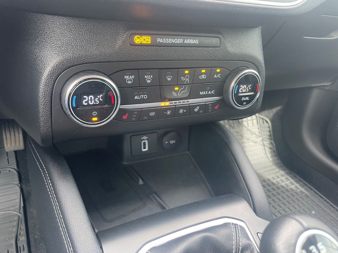 Fahrzeugabbildung Ford Focus Turnier Titanium X Kamera elek. AHK LED
