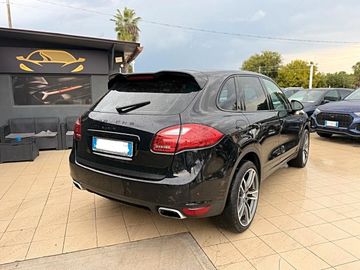 Porsche Cayenne - 4