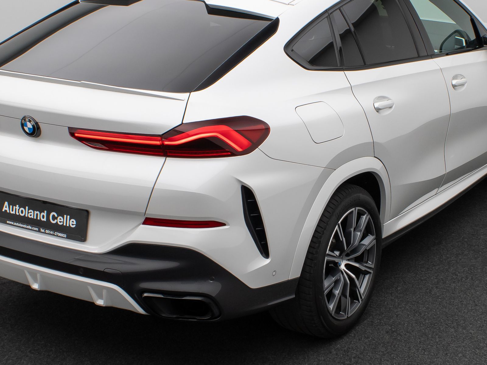 Fahrzeugabbildung BMW X6 xD40d M Sport Panorama 360°Laser HUD DisplKey