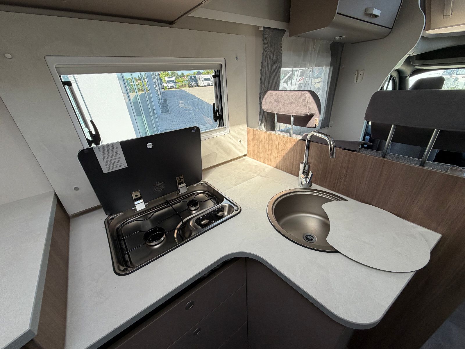 Fahrzeugabbildung Carado T338 Edition 26  - Sie paren über 12.000€