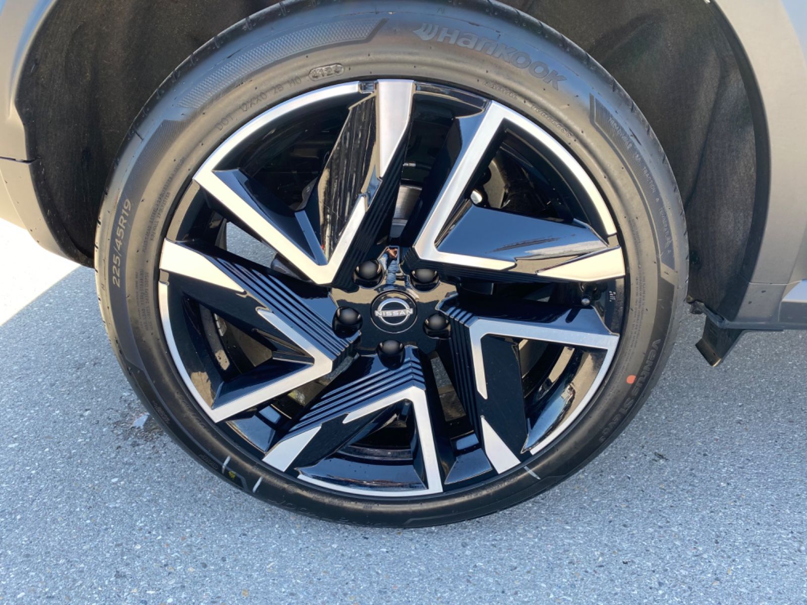 Fahrzeugabbildung Nissan Juke N-Design - 2Farben, Leder/Alcantara, 19"