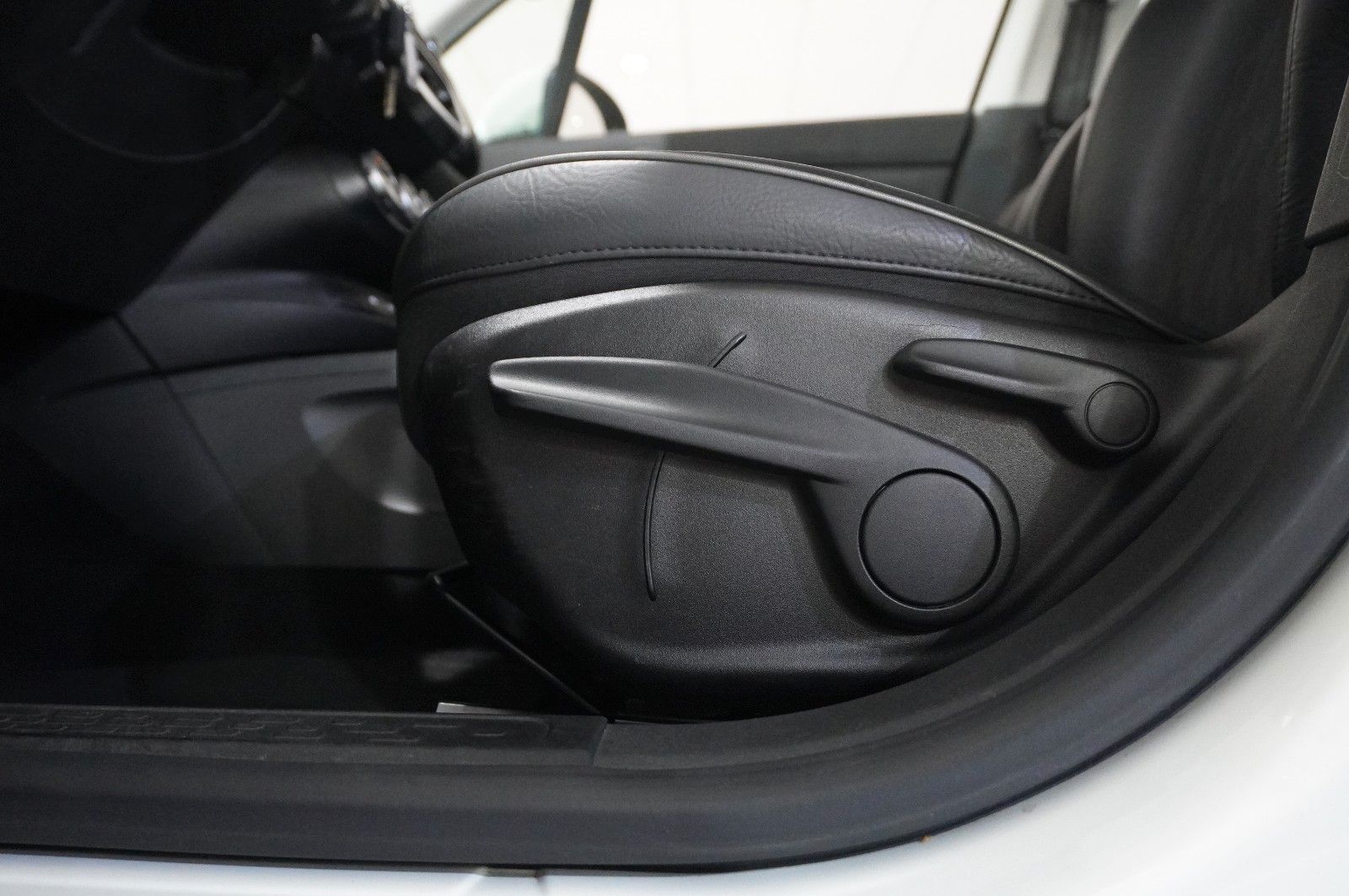 Fahrzeugabbildung Fiat 500X 1.3T CROSS DCT NAVI/LED/PDC/SPORT/TEMP/DAB+