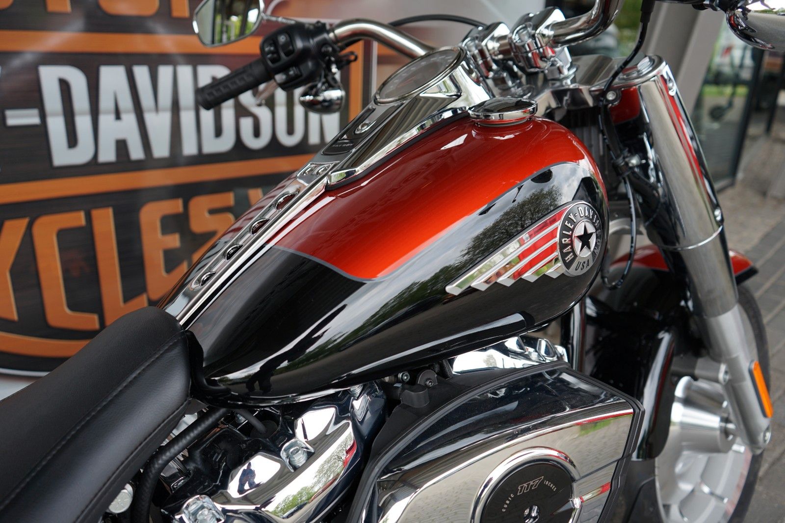 Fahrzeugabbildung Harley-Davidson Fat Boy 117 2025 TWO TONE Sofort Verfügbar