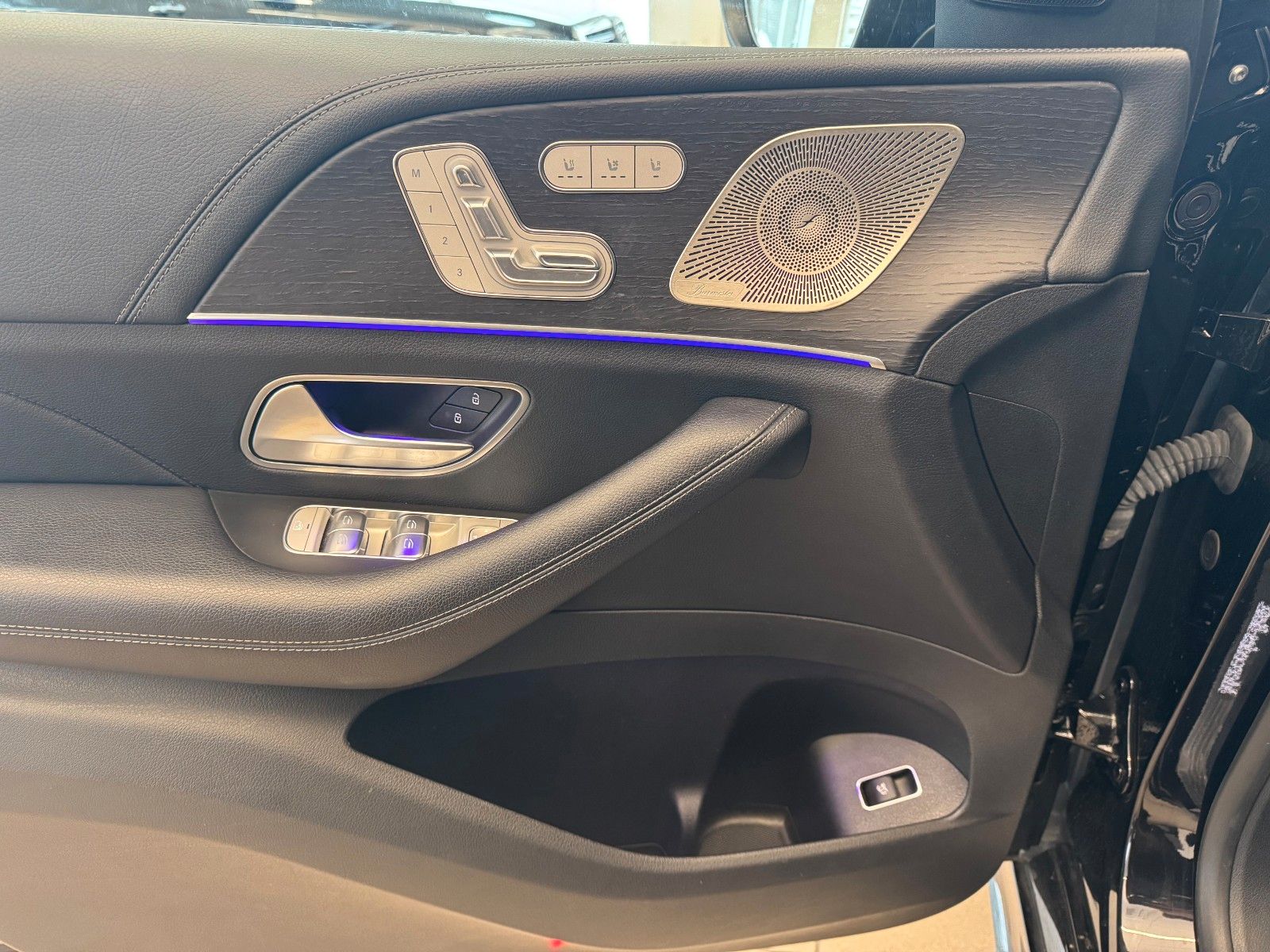 Fahrzeugabbildung Mercedes-Benz GLE 400d 4M+AMG+Pano+AIrM+Burm+360