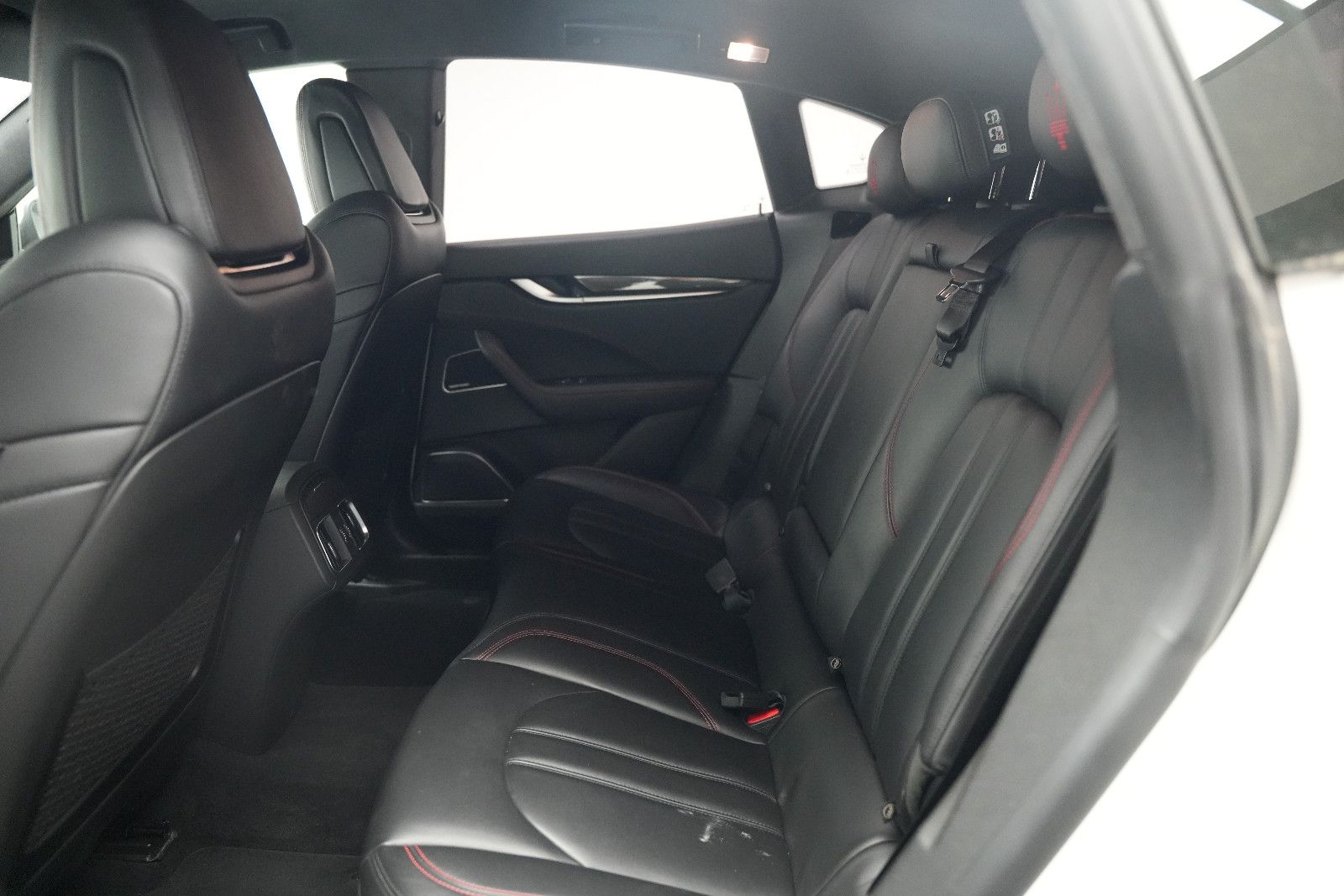 Fahrzeugabbildung Maserati Levante S/CARBON/HARMAN-KARDON/KAMERA/BRD