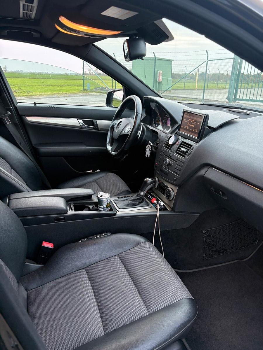 Mercedes-Benz C350 2010 — photo 10