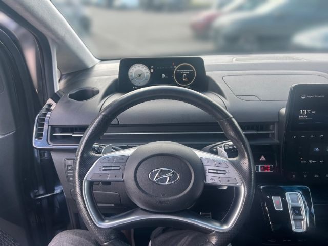 Fahrzeugabbildung Hyundai STARIA Signature 4WD 7-Sitzer El. Panodach Navi