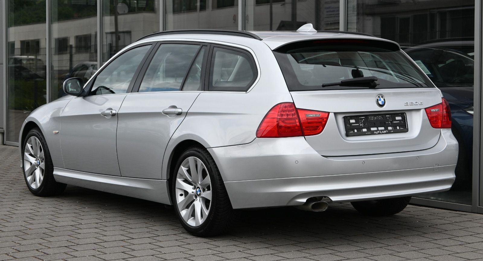 Fahrzeugabbildung BMW 320d Touring Aut. Ed.Lifestyle °AHK°STANDHEIZUNG
