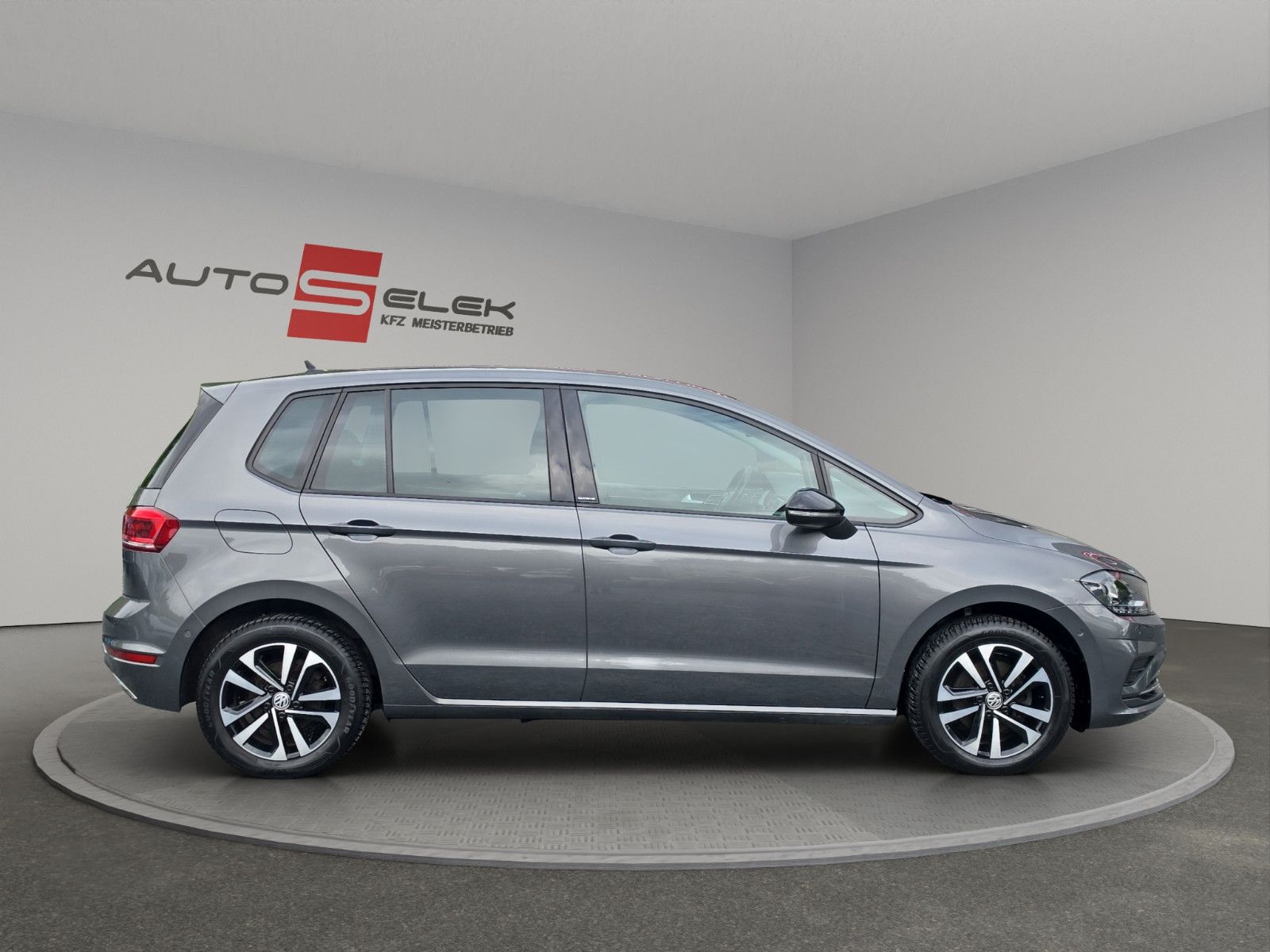 Fahrzeugabbildung Volkswagen Golf Sportsvan VII IQ.DRIVE AHK NAVI SHZ