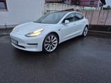 Tesla Model 3 Allradantrieb mit Dualmotor Performa... - weiße Tesla Model 3
