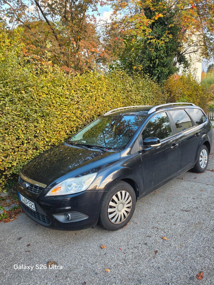 Ford Focus 2010 — rear view