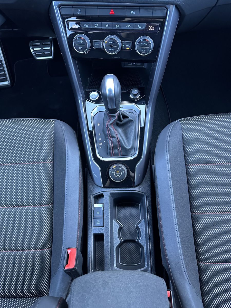 Fahrzeugabbildung Volkswagen T-Roc 2.0 TSI DSG R-Line 4M NAV+LED+ACC+AHK+KAM