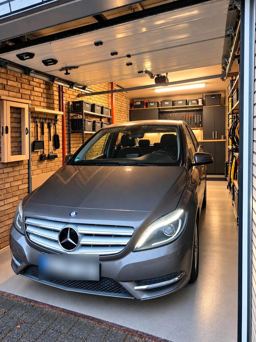 Mercedes-Benz B 180
